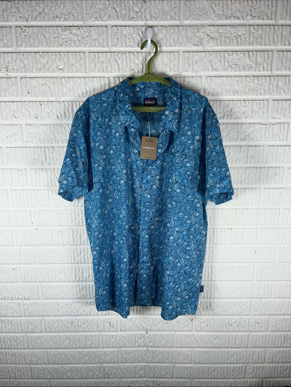 Patagonia Organic Cotton Blue Leaf-Print Short Sleeve Go To Shirt NWT - Picture 1 of 3